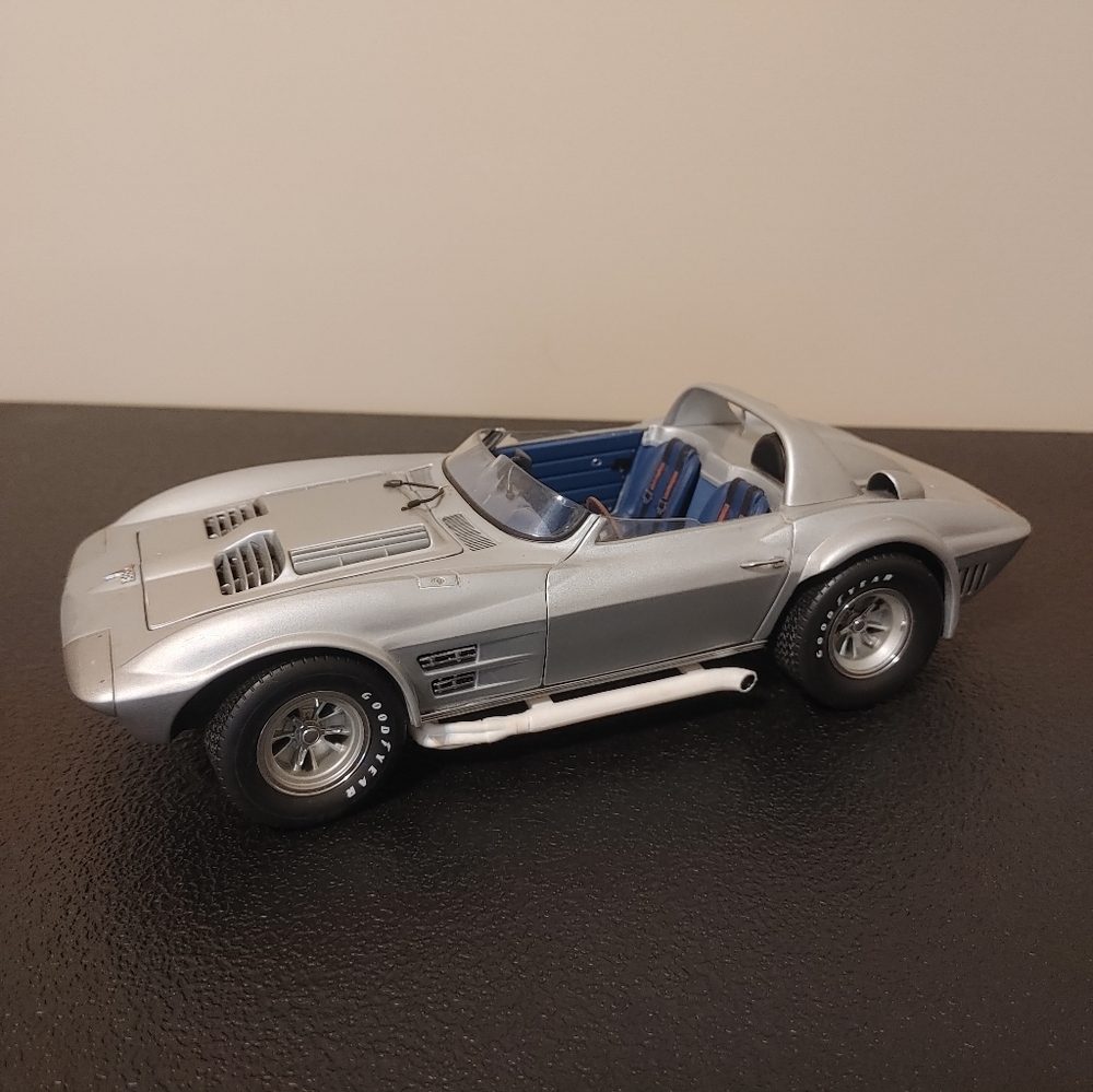 1963 Corvette Grand Sport Roadster Silver Exoto Racing Legends